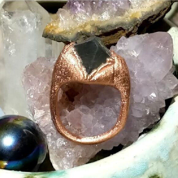 'Unphased' Size 6.5 Octagonal Green Fluorite Ring - Picture 1 of 5